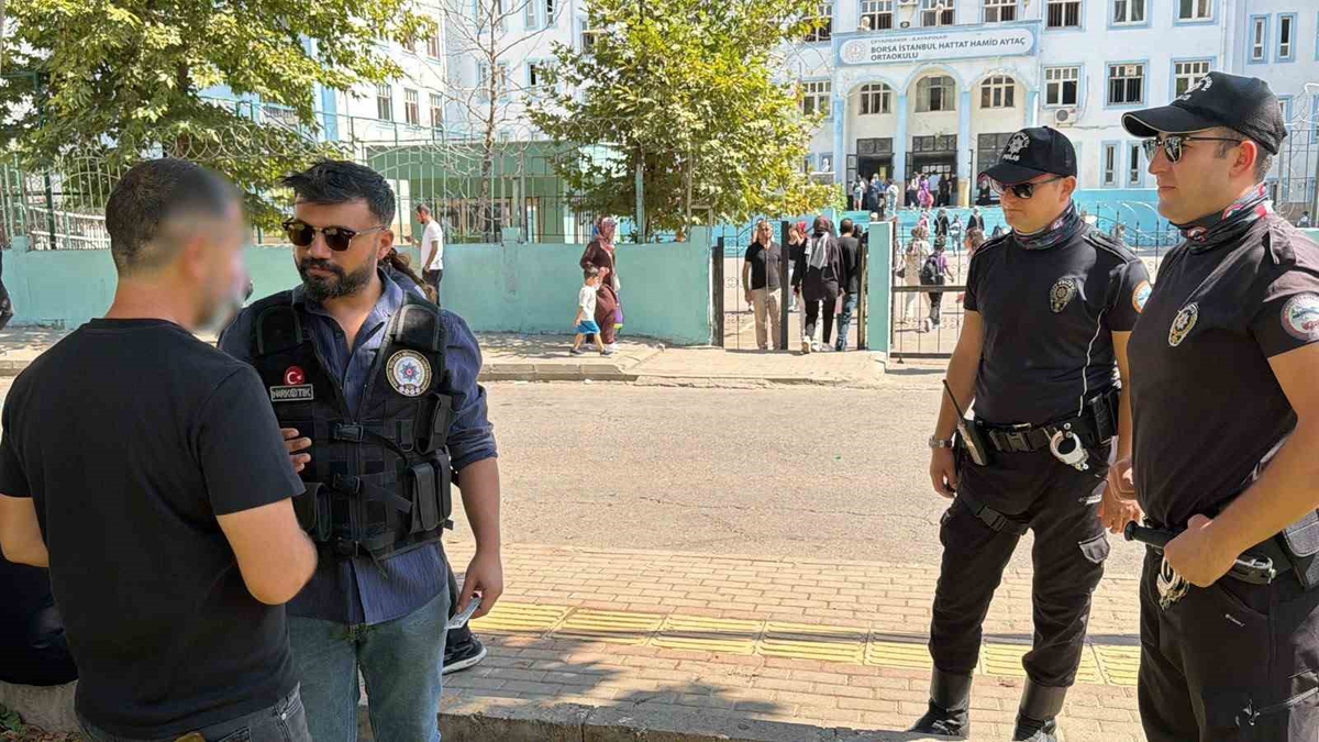Diyarbakır’da yeni eğitim yılının ilk gününde okul çevrelerinde yoğun güvenlik denetimi