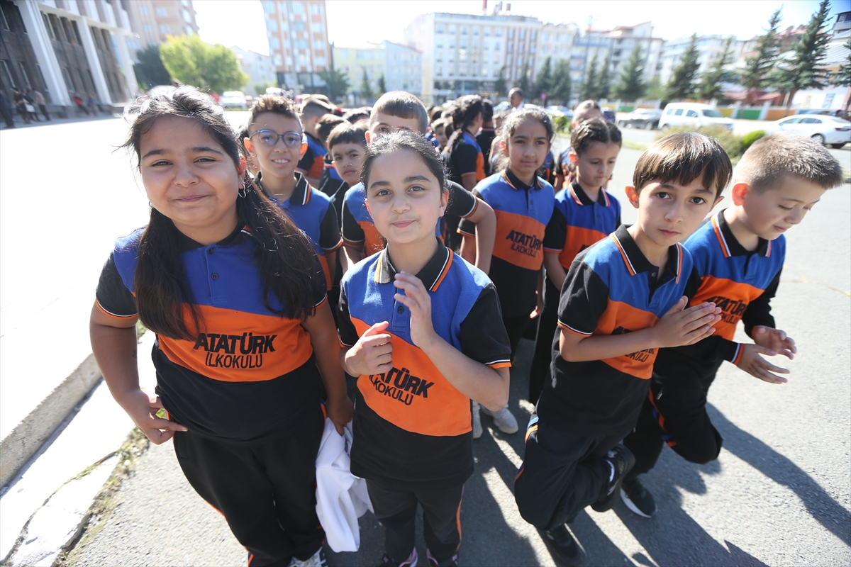 Doğu Anadolu'daki illerde eğitim öğretim yılı dolayısıyla törenler düzenlendi