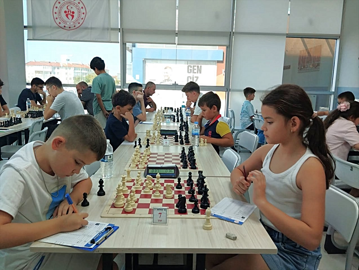 Edirne'de Okula Merhaba Satranç Turnuvası düzenlendi