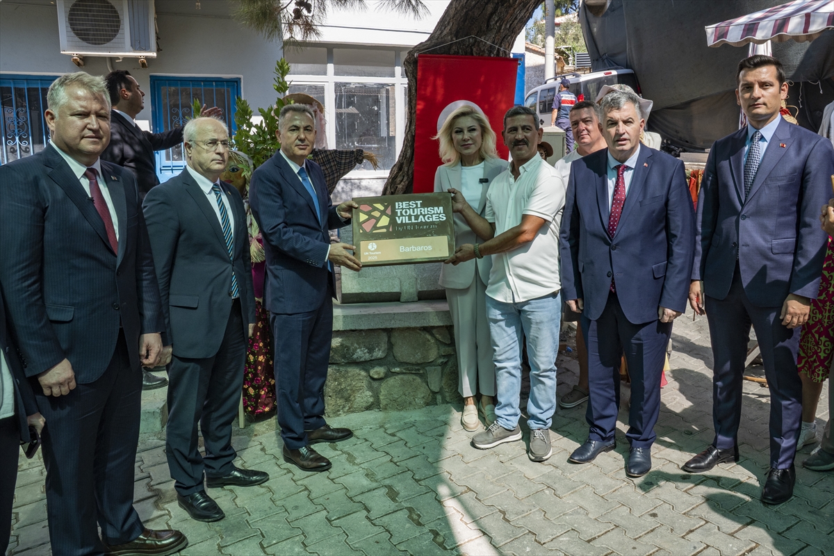 'En İyi Turizm Köyü' seçilen İzmir'in Barbaros Mahallesi'nde plaket töreni düzenlendi