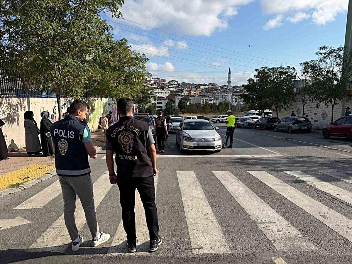 İstanbul Emniyeti okul çevrelerinde dronlu denetim yaptı