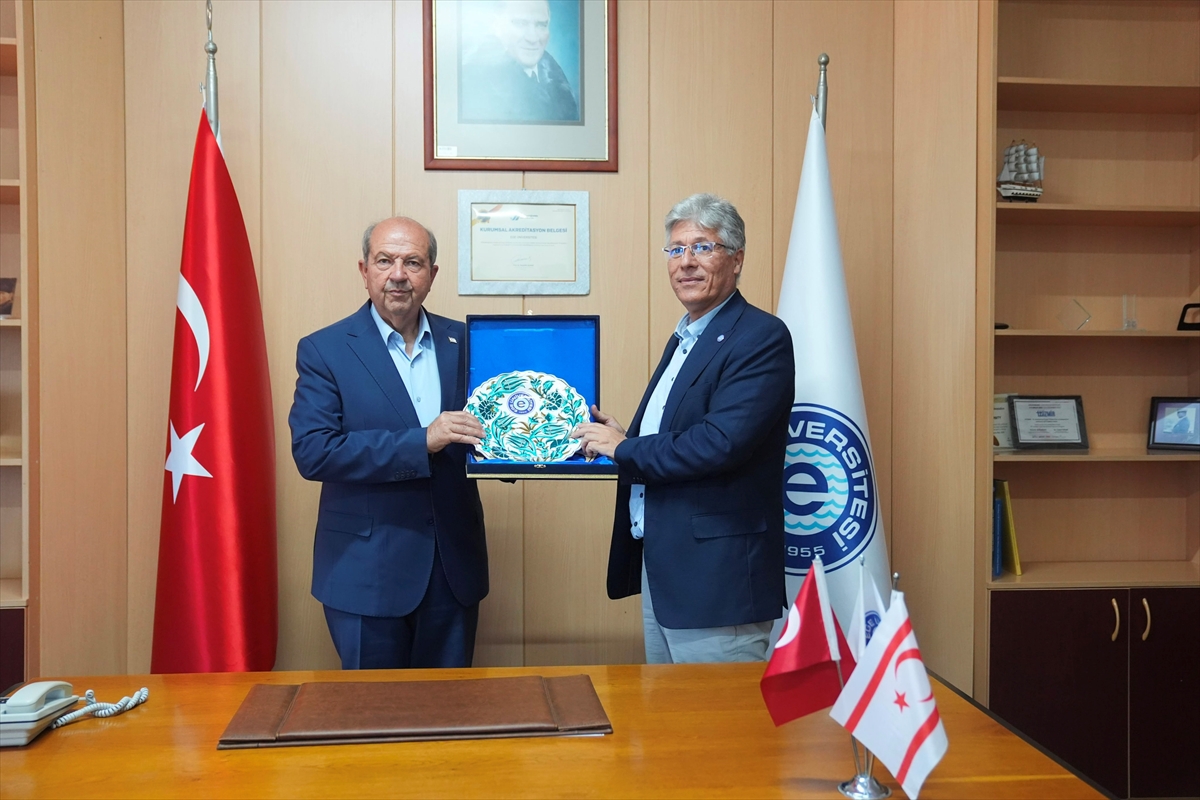 Eski KKTC Cumhurbaşkanı Tatar'dan EÜ Çeşme Turizm Fakültesi ziyareti