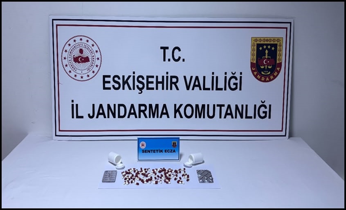 Eskişehir’de otobüsle yolculuk yapan kişinin üzerinden sentetik hap ele geçirildi