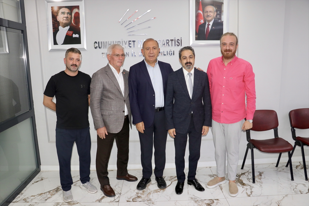 Gürsel Tekin, Trabzon’da partisinin il başkanlığını ziyaret etti: