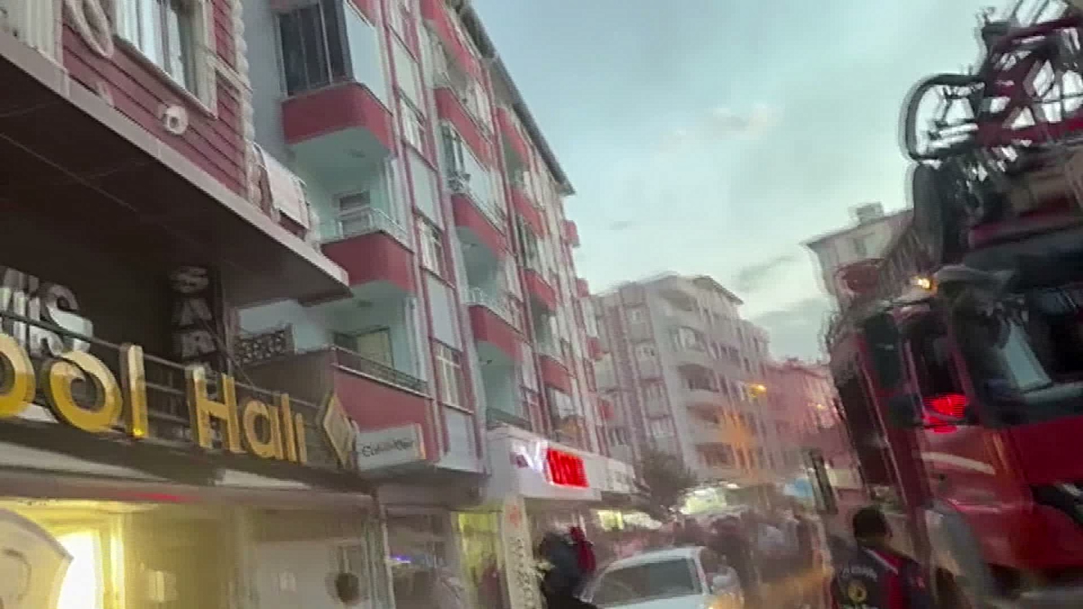 Iğdır’da mikrodalga fırın patladı, apartman dairesinde yangın çıktı