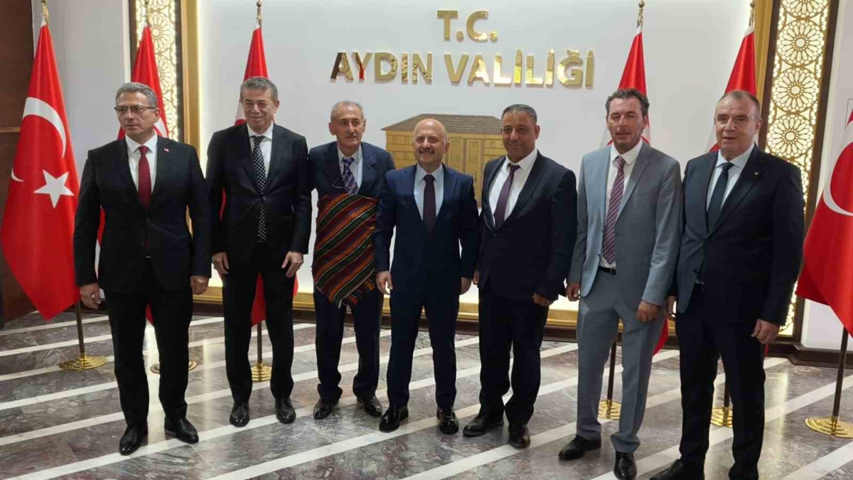 İlin Ahisi’ne ödülünü Aydın Valisi Varol verdi