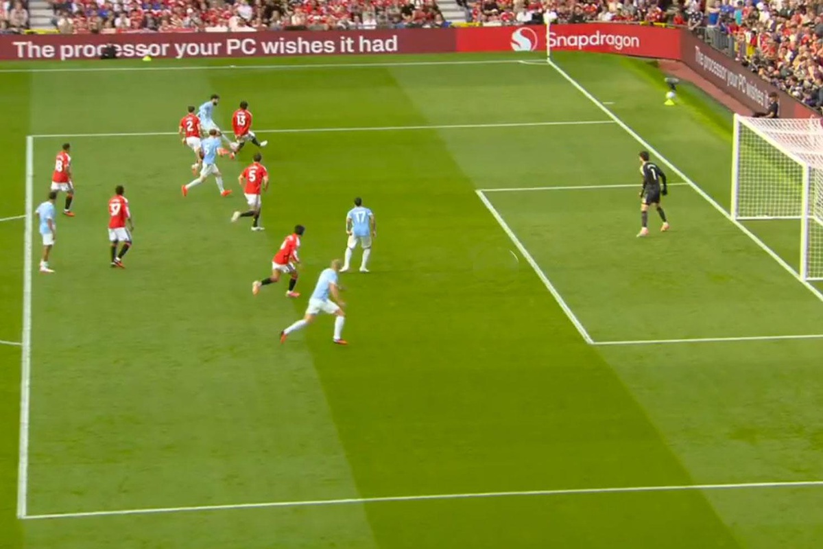 Manchester derbisinde skandal hata! Hakem Kurulu özür diledi