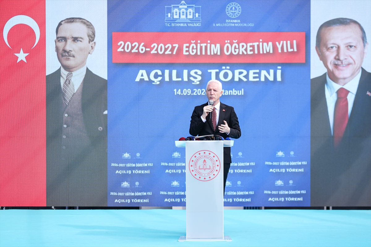İstanbul Valisi Davut Gül, 2026-2027 eğitim-öğretim yılı açılış törenine katıldı