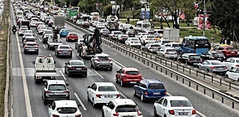 İstanbul'da trafik var mı? SON DAKİKA! 14 Eylül Pazartesi hangi ilçelerde trafik var, hangi yollar kapalı?