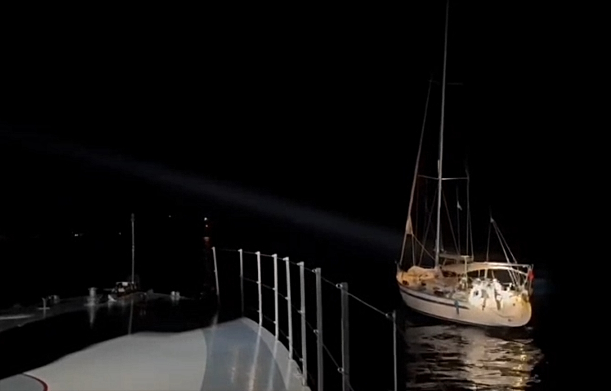 İzmir açıklarında 11 düzensiz göçmen yakalandı