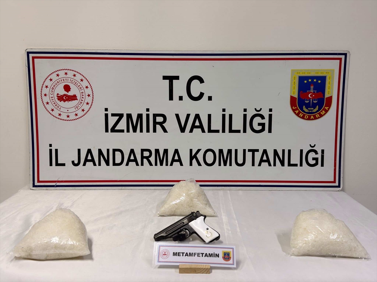İzmir'de 3 kilogram uyuşturucu ele geçirildi