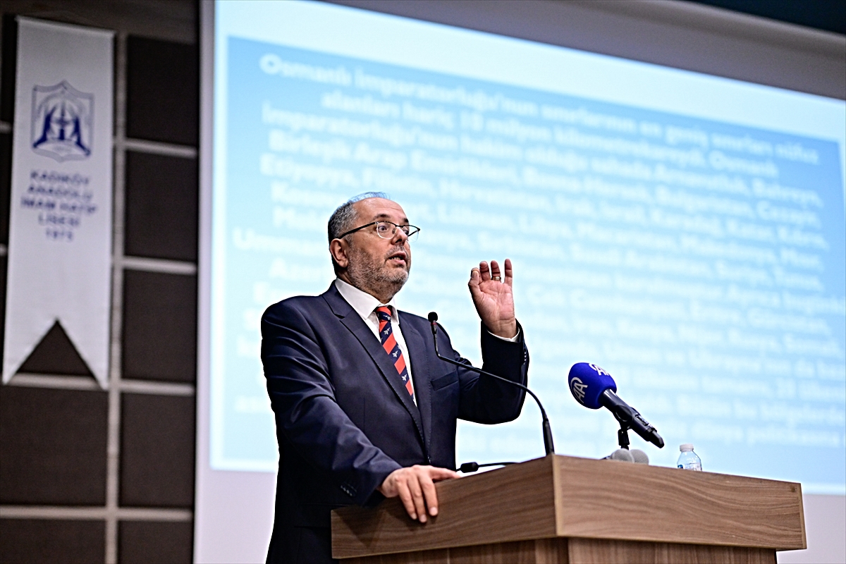Kadıköy Kız Anadolu İmam Hatip Lisesinde yeni eğitim-öğretim yılı açılış töreni düzenlendi
