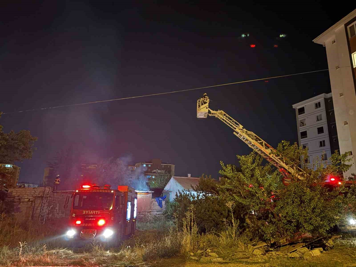 Kayseri’de müstakil ev cayır cayır yandı