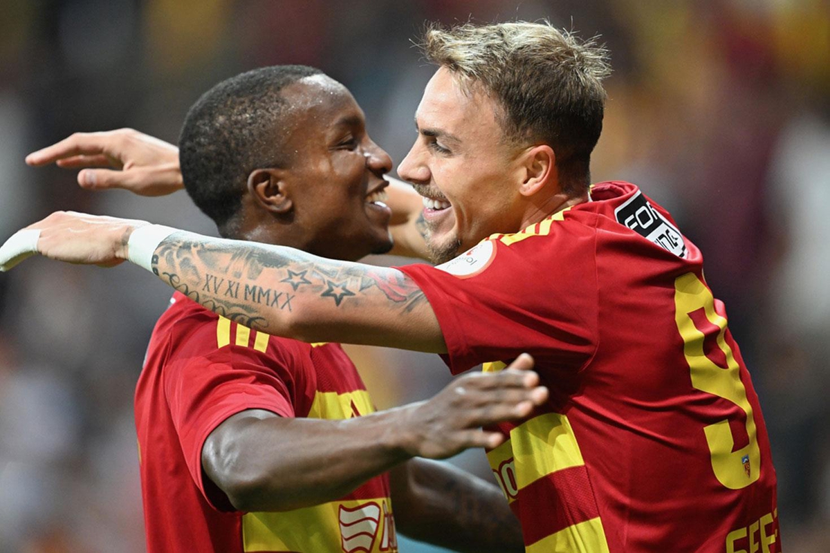 Kayserispor 4 golle liderliğe oturdu