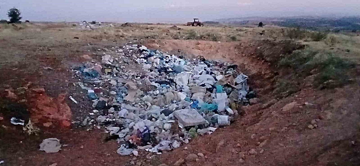 Köylünün çöp tepkisi: 'Bu sene iki danamız telef oldu'