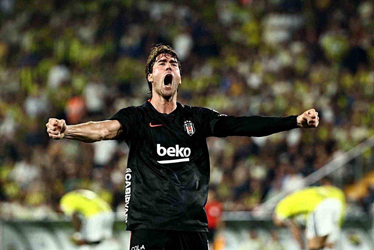 Marsilya’nın eski teknik direktörü Casoni’den, Beşiktaş’ın hücum hattına övgü!