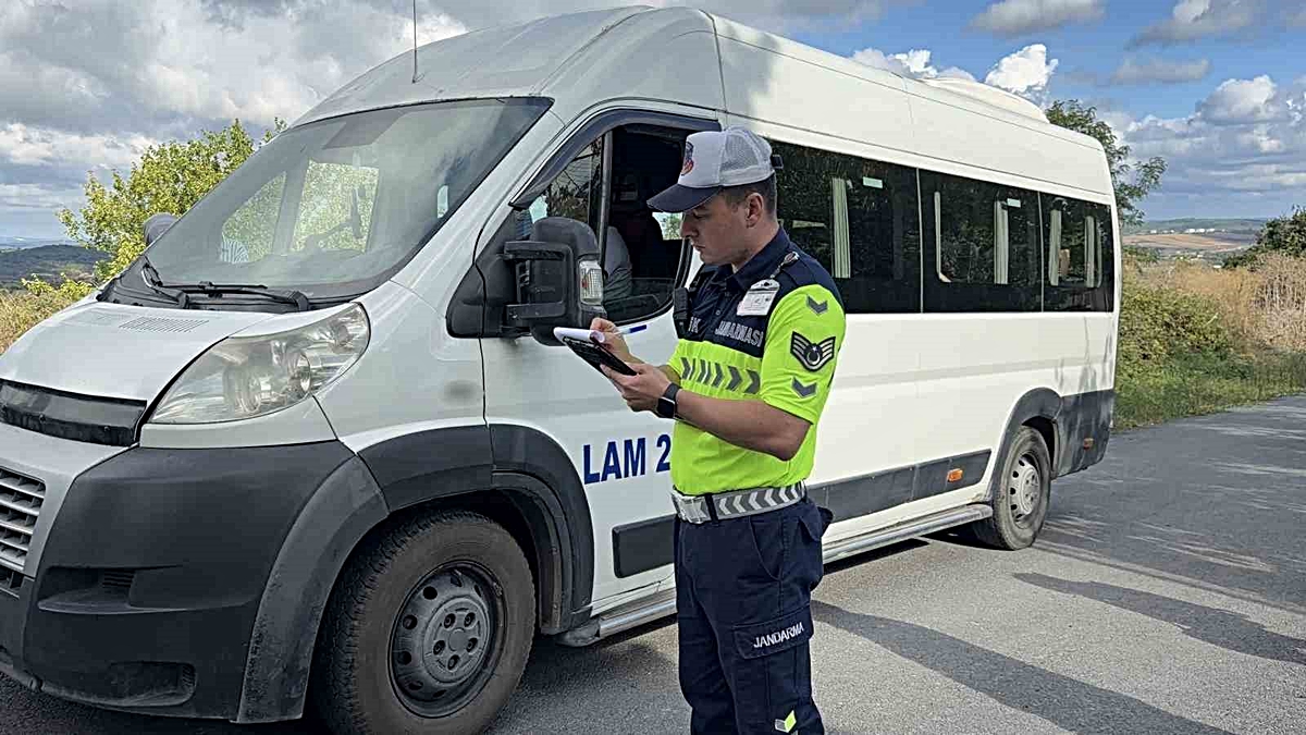 Okulların ilk gününde jandarmadan servis araçlarına sıkı denetim