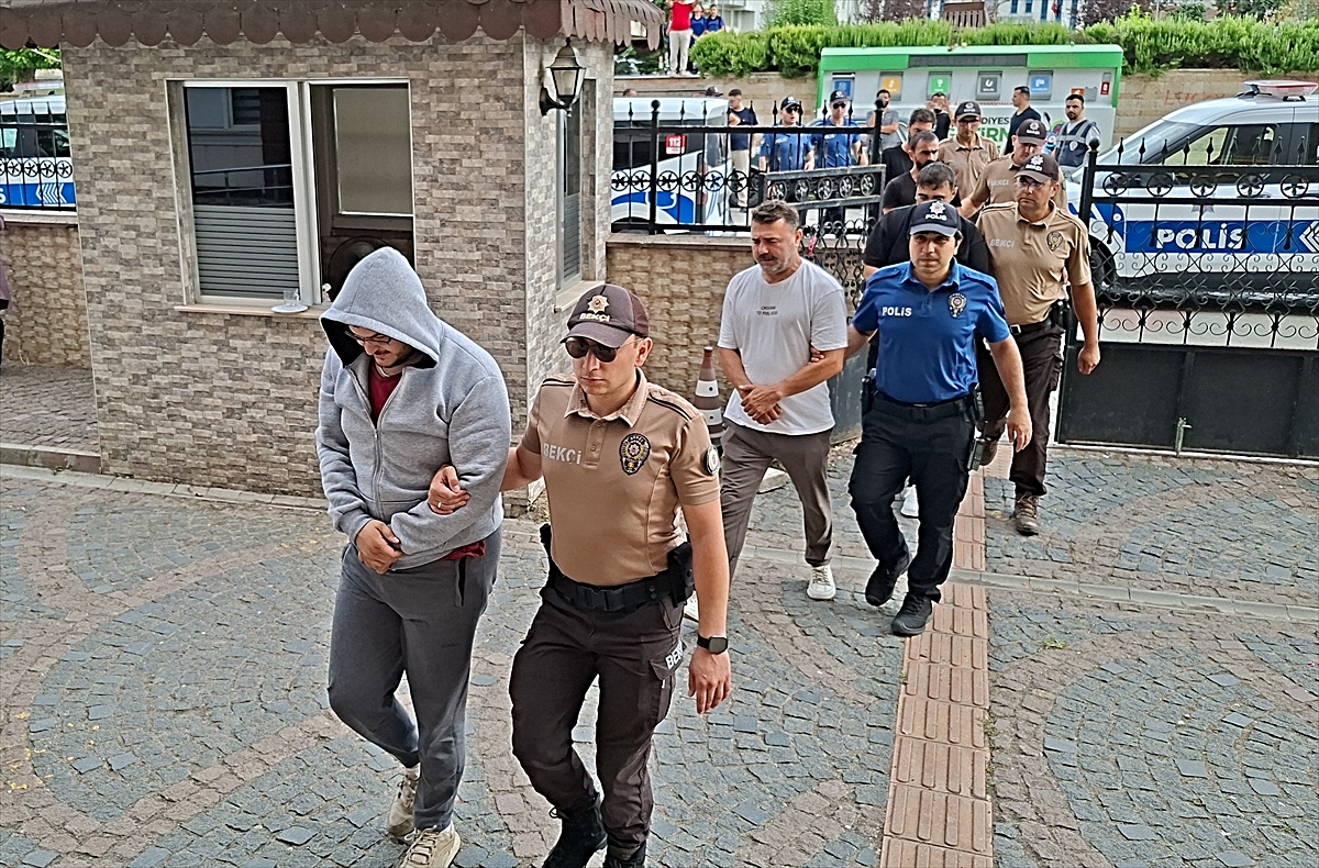 Samsun'da denetim yerlerini WhatsApp gruplarında paylaşan 11 şüpheli yakalandı