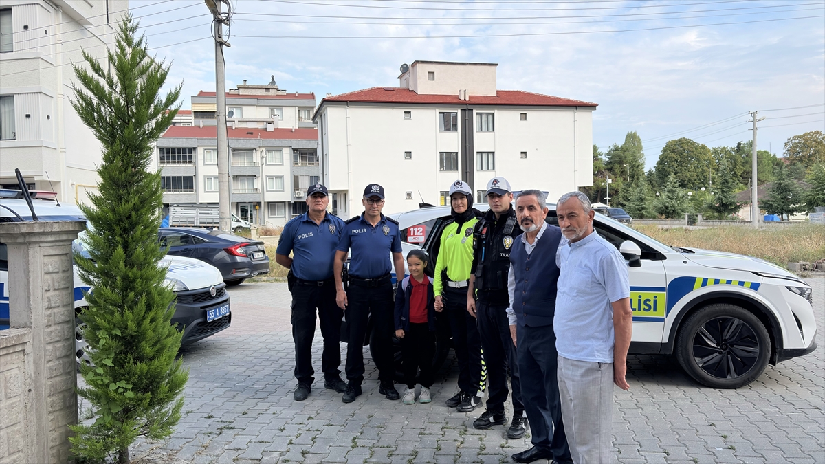 Şehit kızı Melis Nare Ceylan'ı okulun ilk gününde polisler yalnız bırakmadı