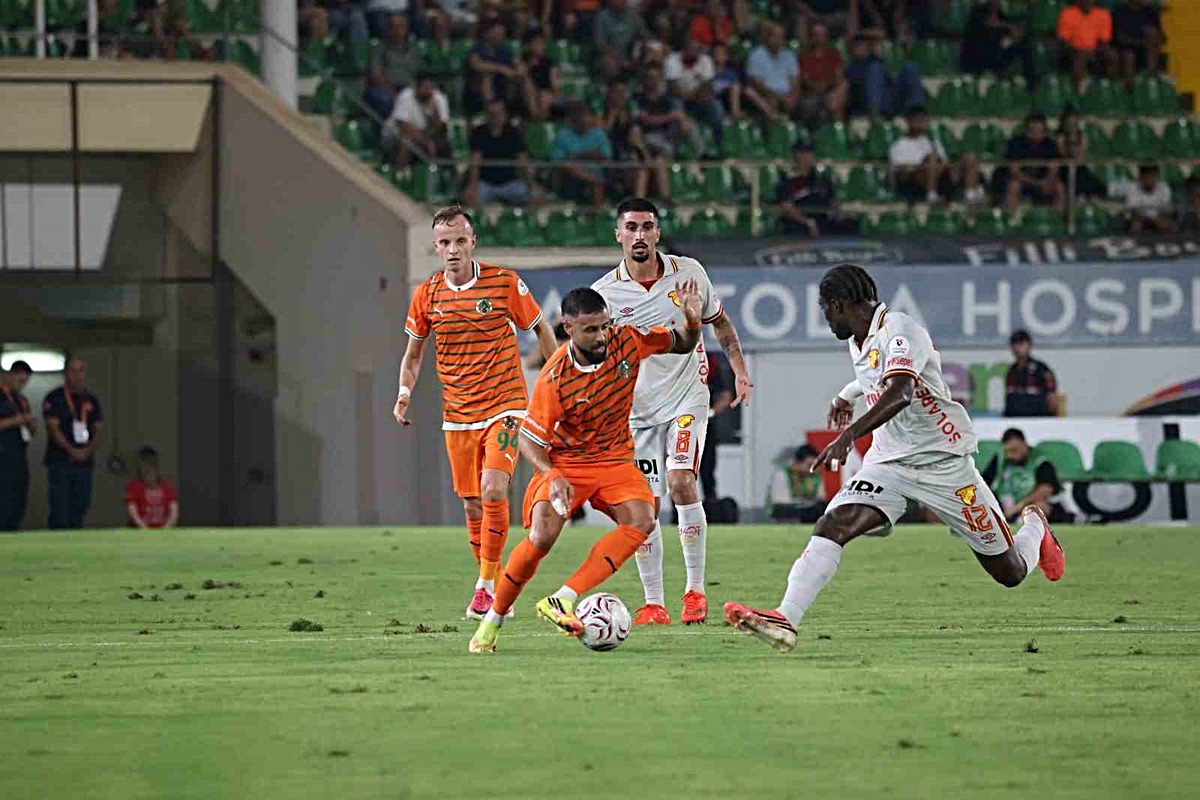 Süper Lig’de galibiyeti bulunmayan Göztepe, son sıradan kurtulamadı