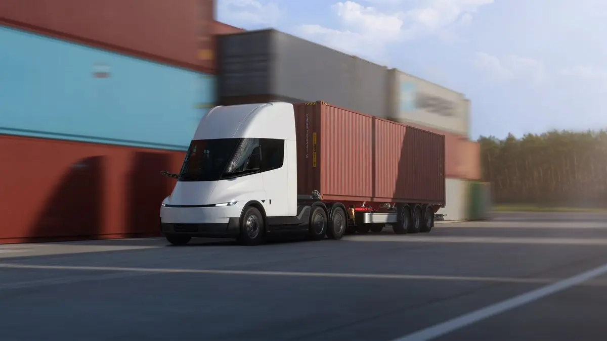 Tesla Semi, Avrupa'ya 550 km menzil ve 800 kW şarjla hazırlanıyor