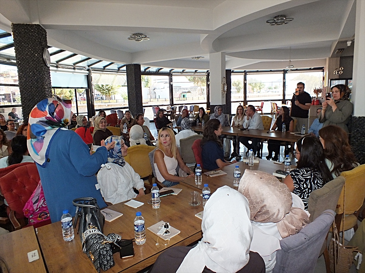 Tokat'ta kitapsever kadınlar bir araya geldi