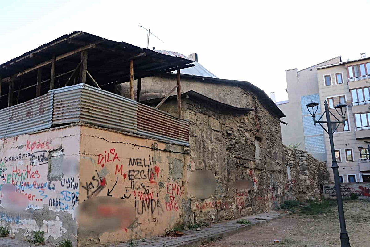 Üç asırlık tarihi hamam, on yılda çürümeye terk edildi