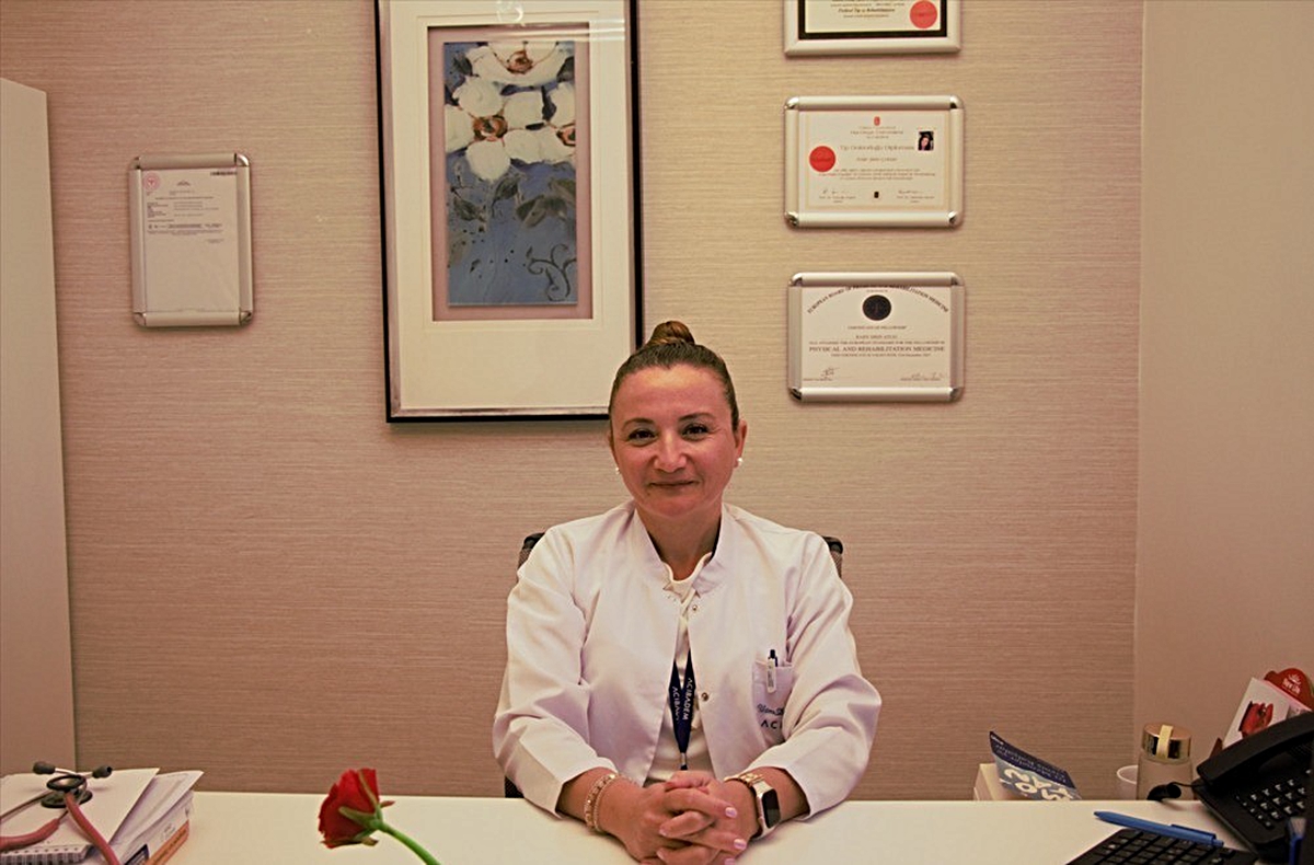 Uzmandan masa başı çalışanlara uyarı: 'Omurganız için 15 dakikada bir hareket edin'