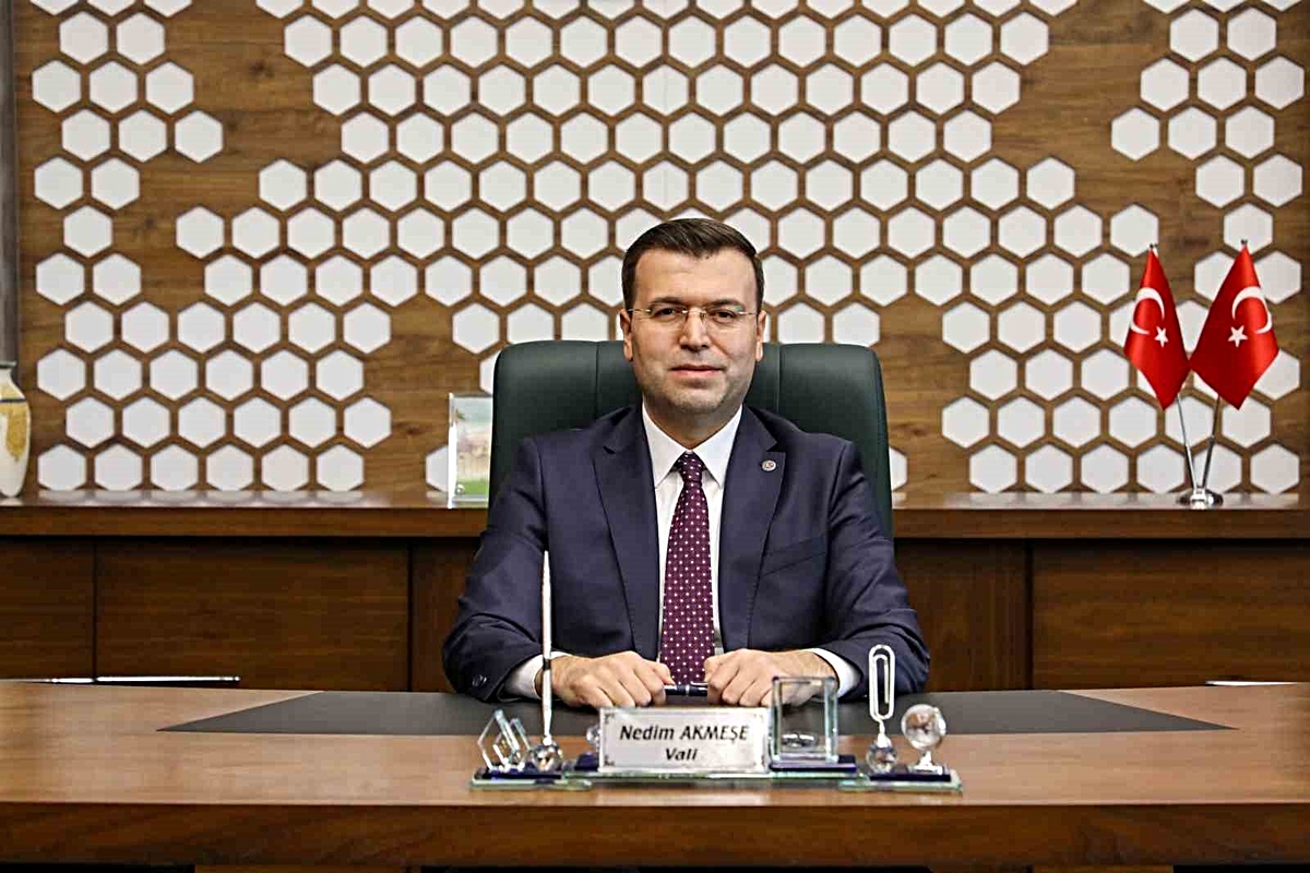Vali Akmeşe: 'Çocuklarımızı sadece sınavlara değil, hayata hazırlıyoruz'