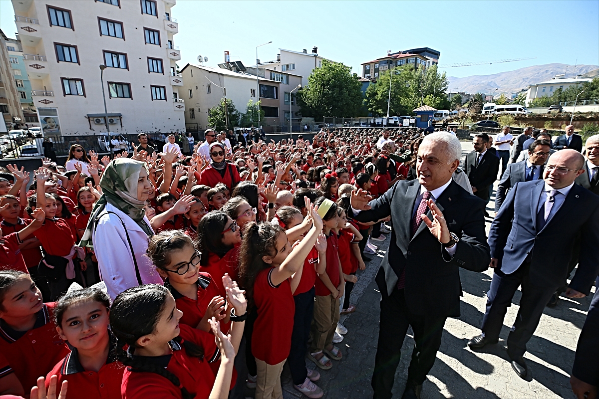 Van ve çevre illerde eğitim öğretim yılı başladı