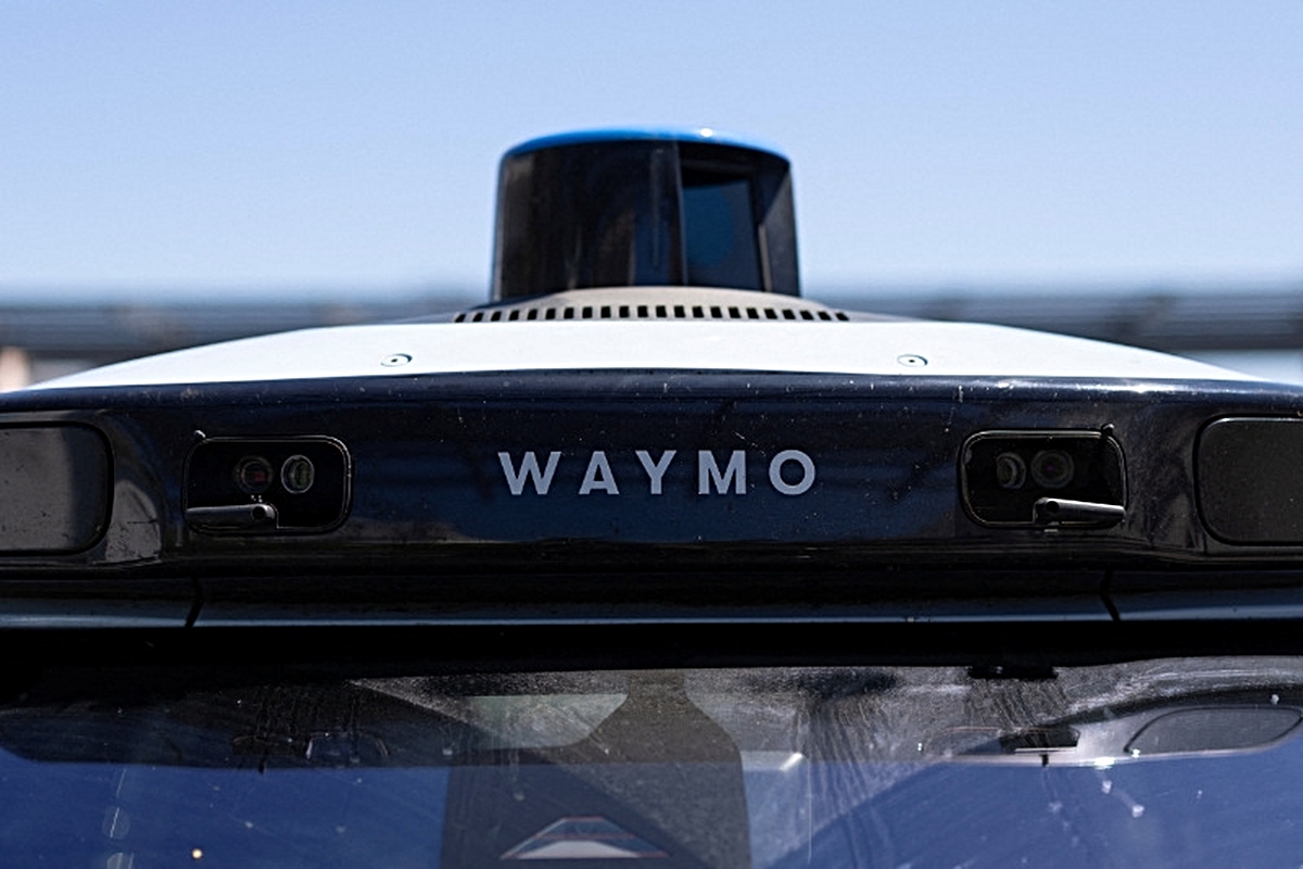 Waymo, Las Vegas'ta halka açık robotaksi hizmetini başlatıyor