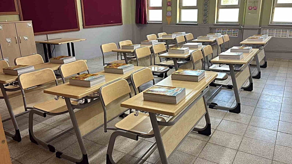 Yatağan’da 120 bin ders kitabı öğrencilerin sıralarında hazır