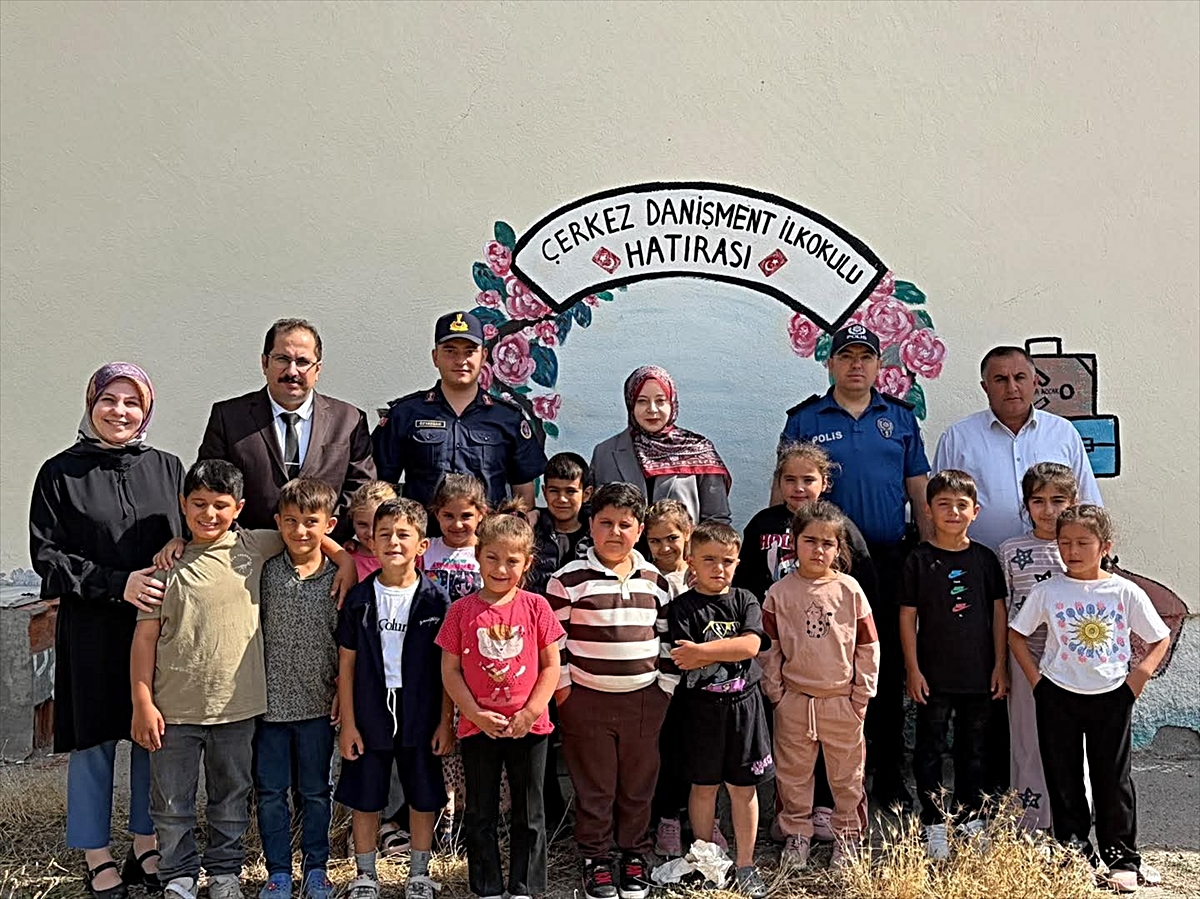 Yeşilyurt Kaymakamı Altın, öğrencilerle bir araya geldi