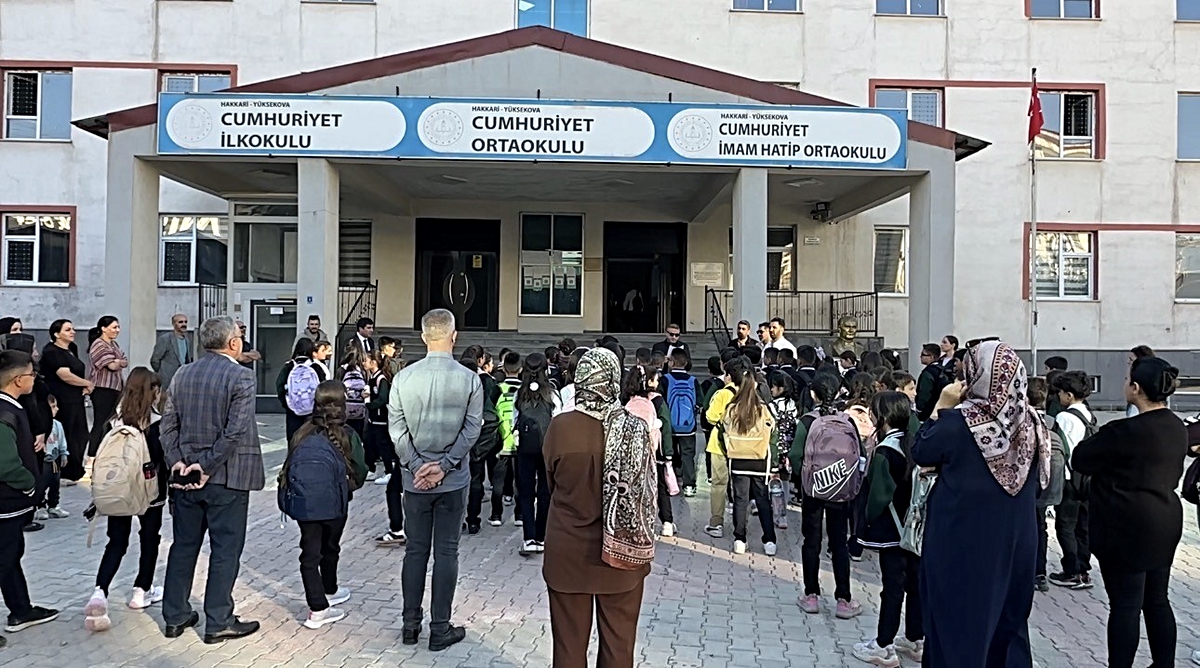 Yüksekova’da 30 bin öğrenci ders başı yaptı