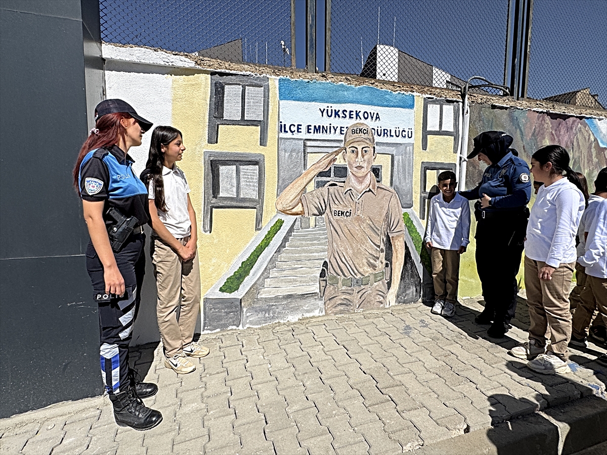 Yüksekova İlçe Emniyet Müdürlüğünün bahçe duvarları resimlerle renklendirildi