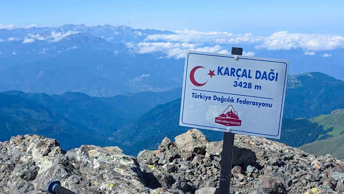 3 bin 428 rakımdaki Karçal Dağı’nın zirvesi havadan görüntülendi