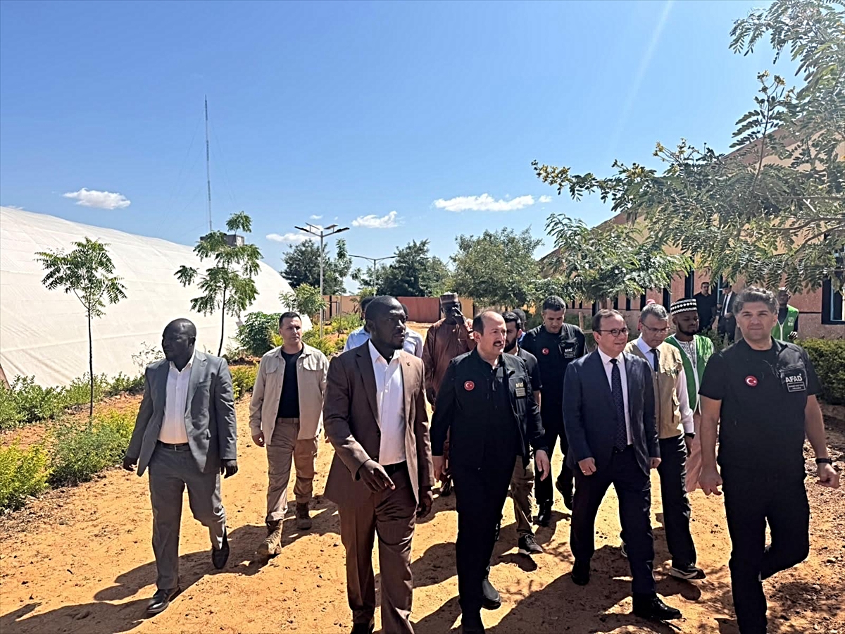 AFAD Başkanı Pehlivan, Niamey'de Yetim Eğitim Kompleksi'ni ziyaret etti
