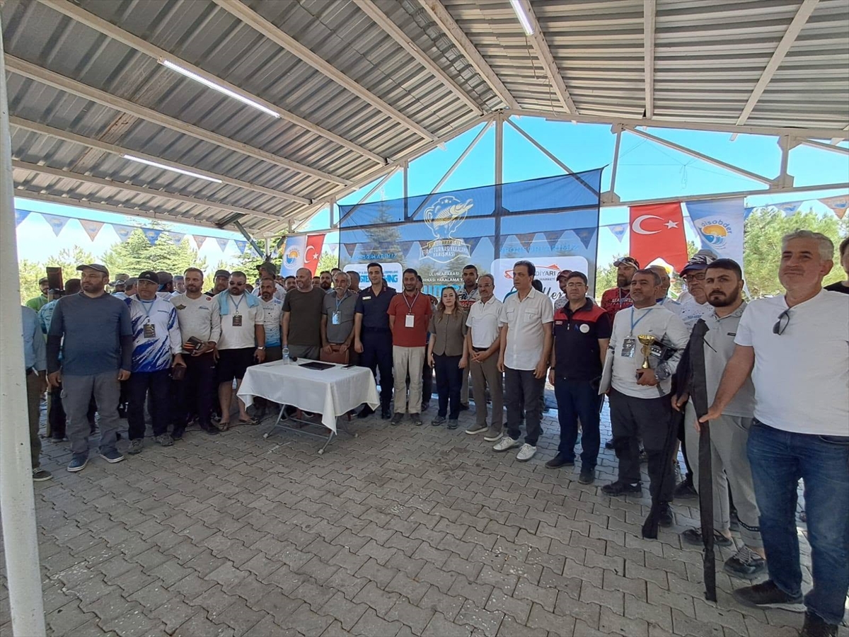Ağın'da '1. Uluslararası Fırat Turnası Yakalama Yarışması' düzenlendi