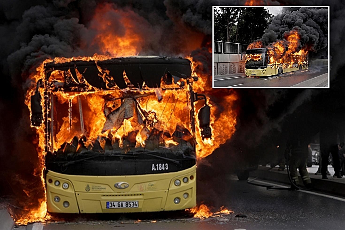 Bakırköy'de yanan İETT'ye bağlı otobüs kullanılamaz hale geldi