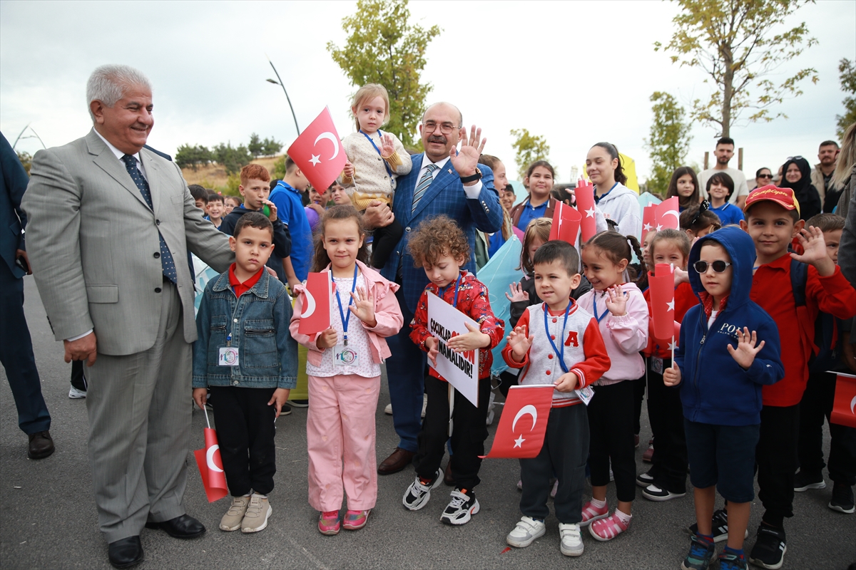 Balıkesir'de çocuk hakları ve barış vurgusuyla uçurtma etkinliği düzenlendi