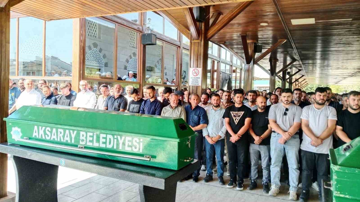 Beşinci kattan düşerek hayatını kaybeden genç kız son yolculuğuna uğurlandı