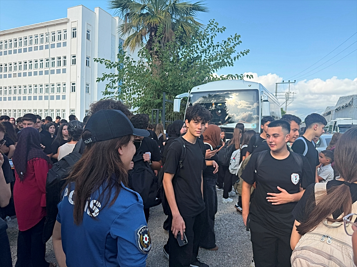 Bozyazı'da okul çevreleri ve servis araçları denetlendi