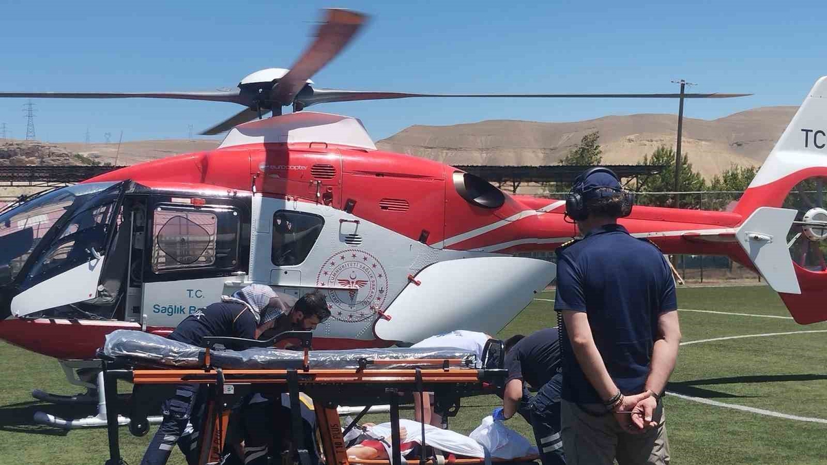 Darende’de 53 yaşındaki hasta, hava ambulansıyla Malatya’ya sevk edildi
