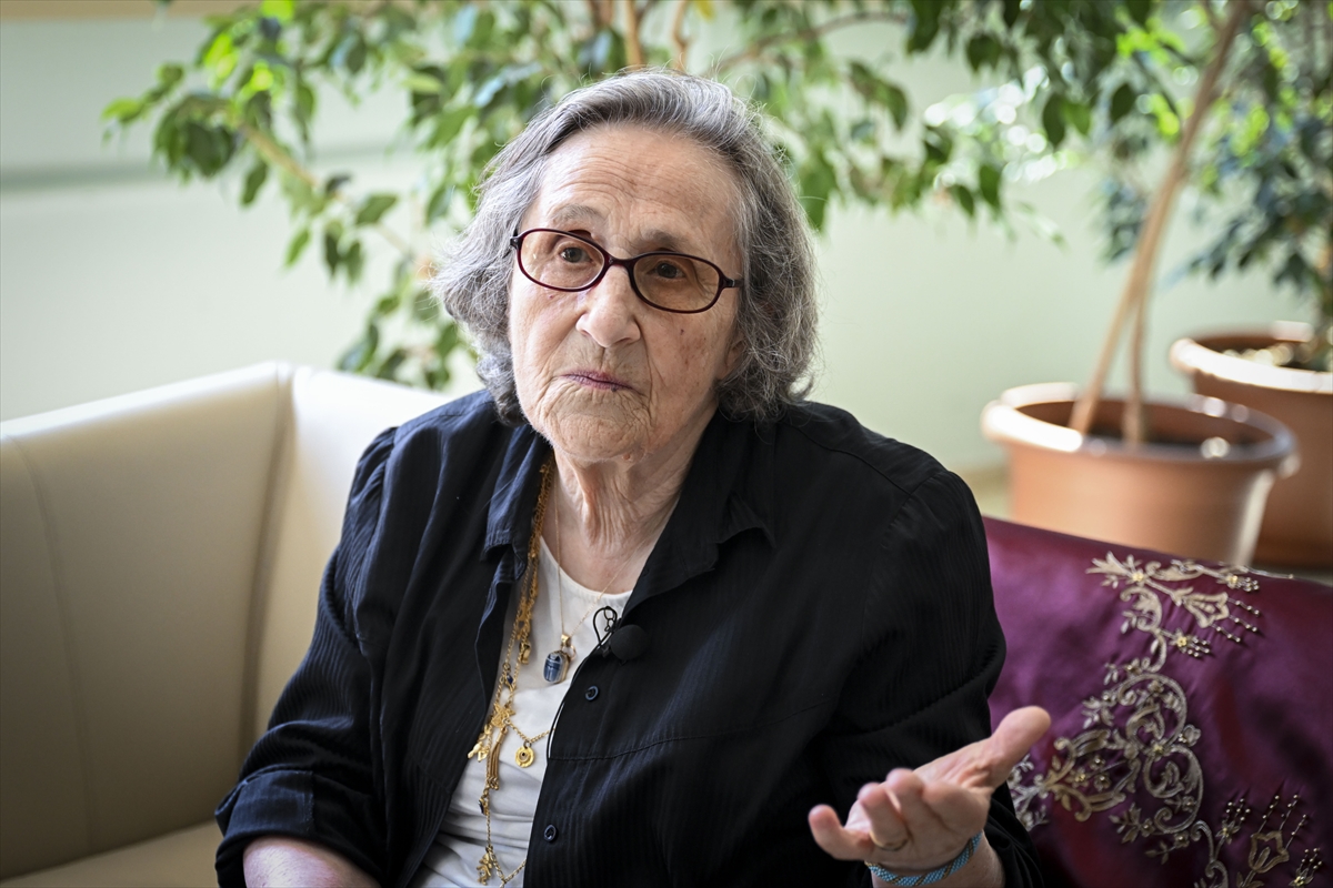 DEVLET KORUMASINDAKİ ÇOCUKLARA ADANAN ÖMÜRLER - Devlet korumasındaki çocuklara 40 yıldır sevgiyle uzanan el şimdilerde Anadolu'daki öğrencilere ulaşıyor