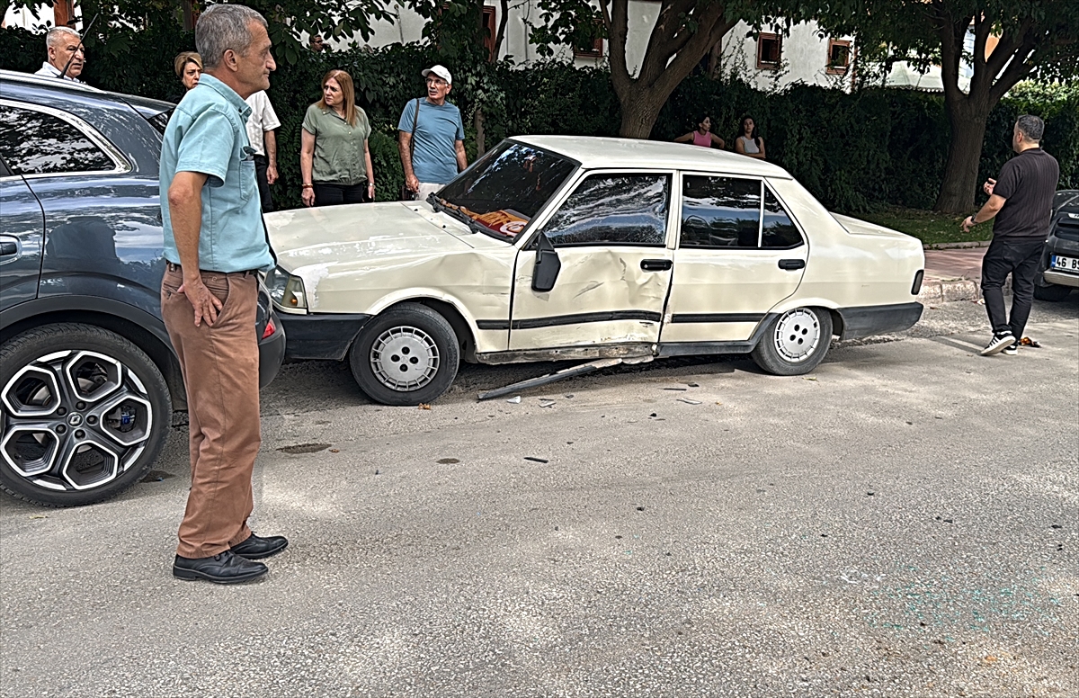 Elazığ'da zincirleme trafik kazasında 6 kişi yaralandı