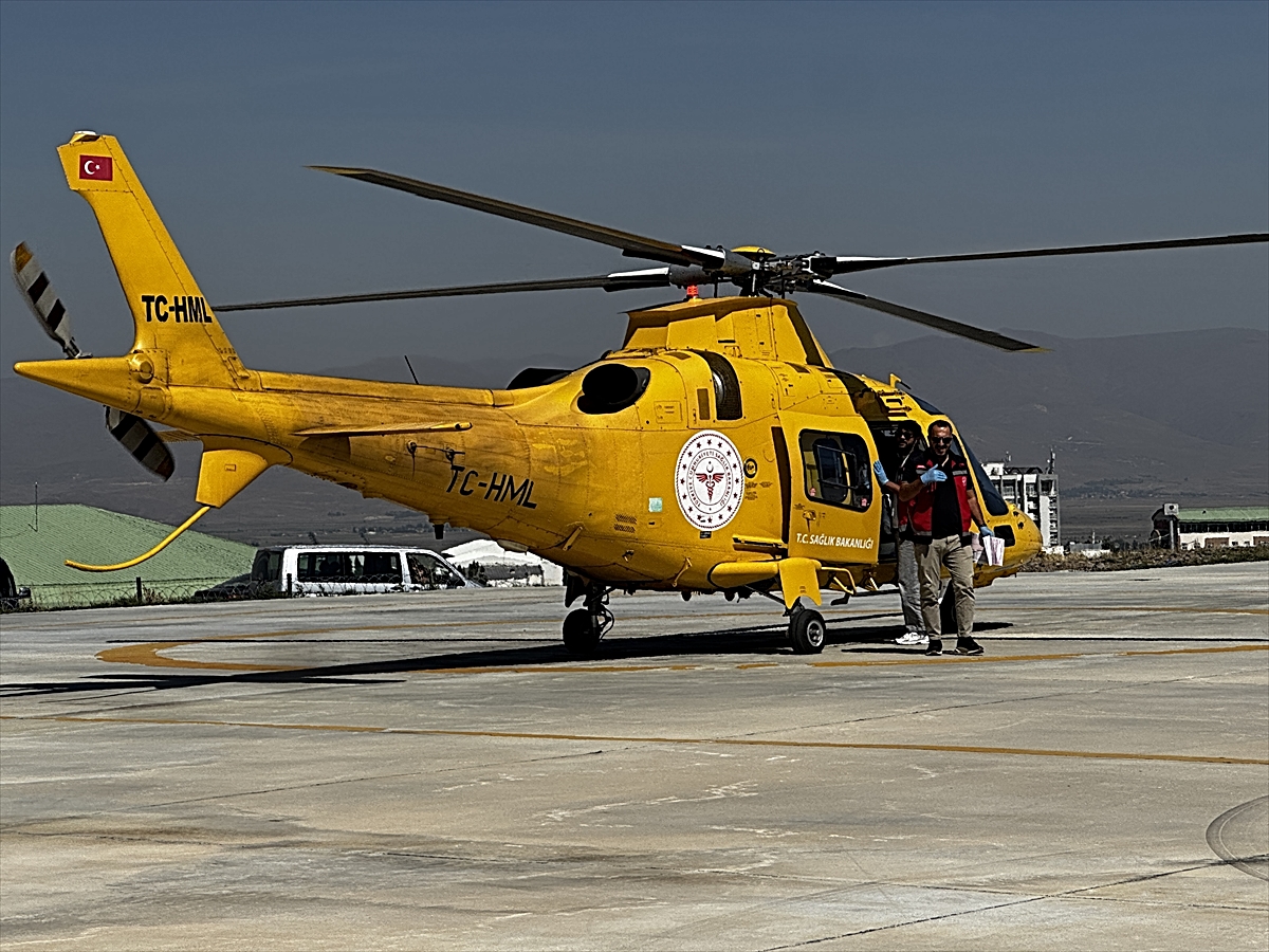 Erzurum'da rahatsızlanan hamile kadın ambulans helikopterle hastaneye kaldırıldı