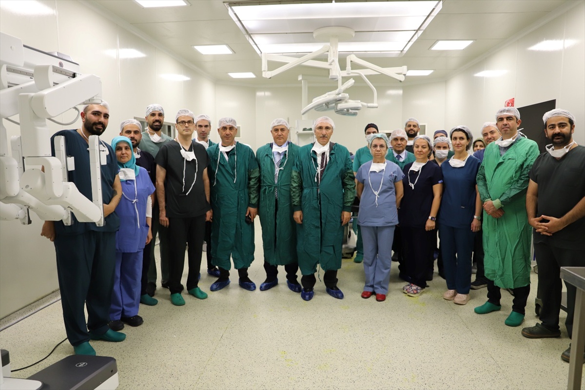 Fırat Üniversitesi Hastanesinde robotik cerrahi sistemi hizmete girdi