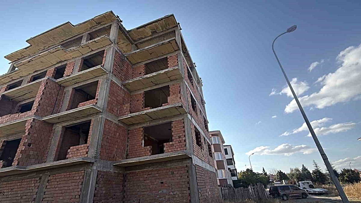İnşaatın 4’üncü katından düşen şahıs yaralandı