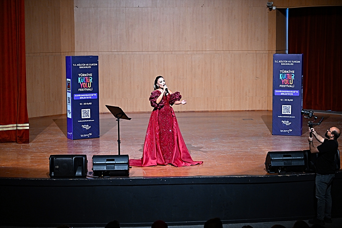 Kahramanmaraş'ta 'Ozanların İzinde, Aşıkların Yolunda-Opera Anadolu'da' gösterisi sahnelendi