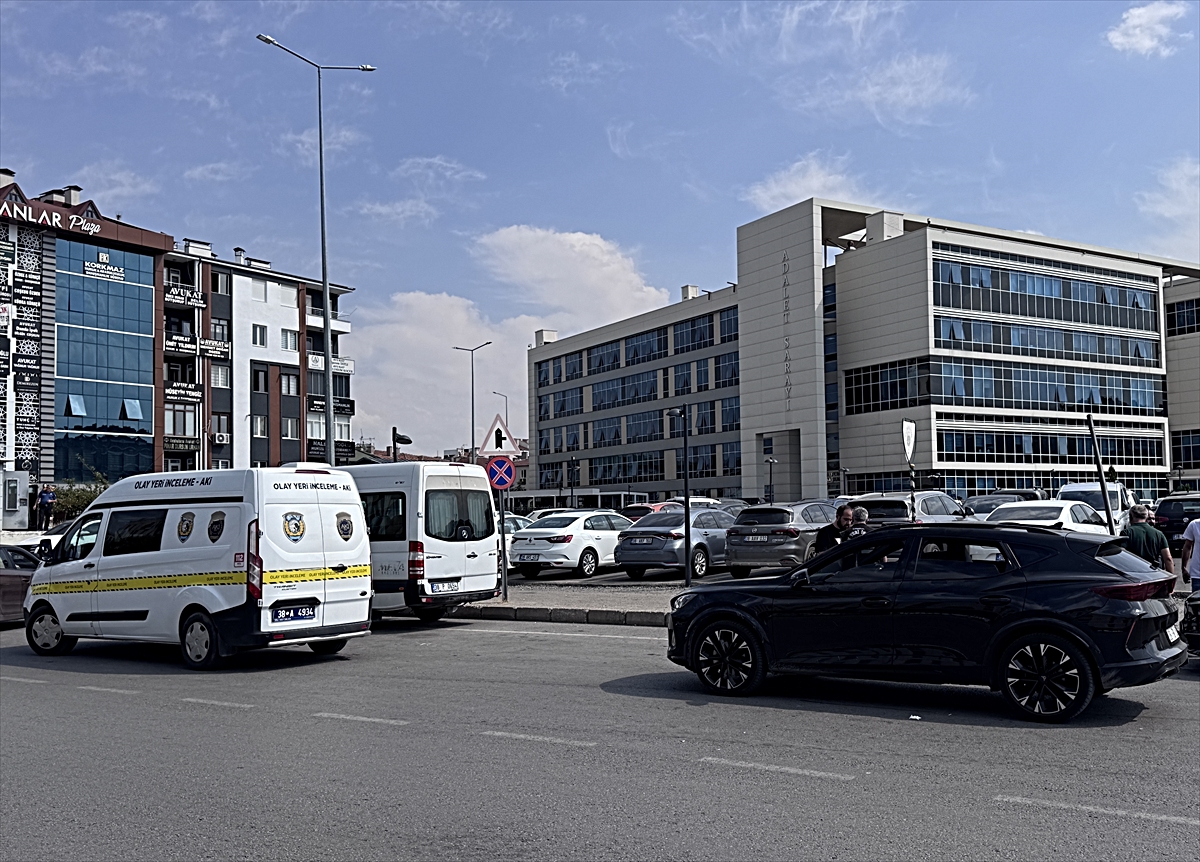 Kayseri’de anahtarı üzerinde unutulan otomobili kaçıran 4 çocuk yakalandı